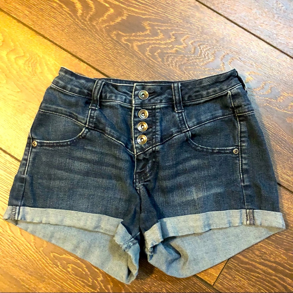 Women’s High Rise Jean Short Size 1
